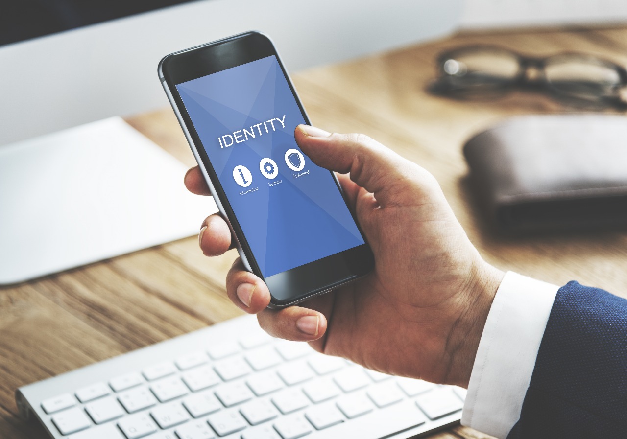 Smartphone Consumers Should Be Wary of Data Privacy Issues in Tech