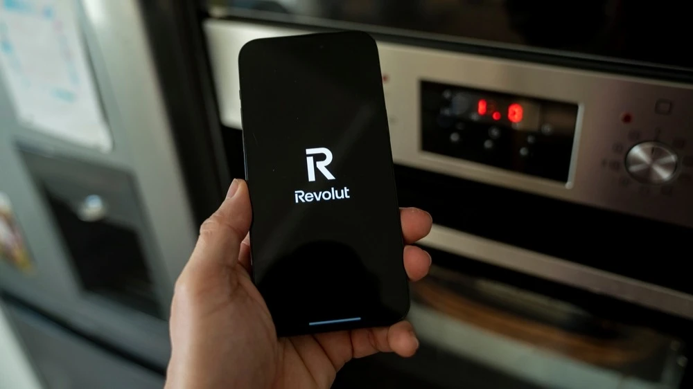 How Revolut Launched a Fully Licensed Bank in the United Kingdom